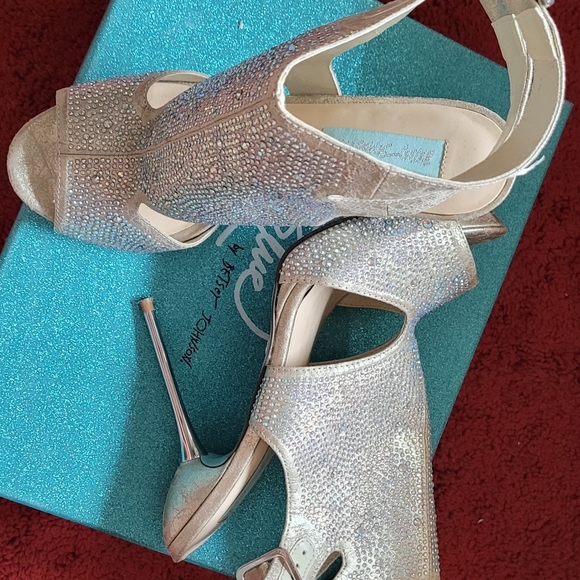 Sexy heels champagne color. - Picture 3 of 6